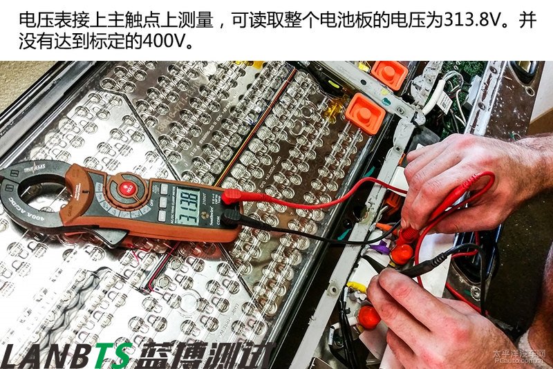 特斯拉電池板拆解：7000多節18650電池 密密麻麻